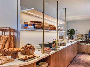 Posy Hotel by Happyculture