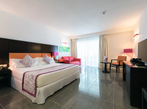 Отель Riu Turquoise