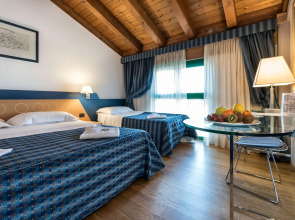 West Point Airport Hotel