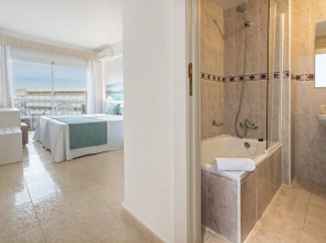 Azuline Hotel Bahamas y Bahamas II