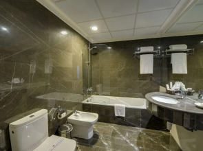 Monroe Hotel & Suites