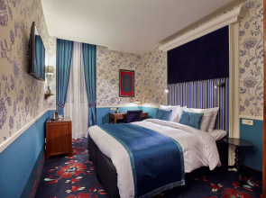 Carlton Ambassador Hotel