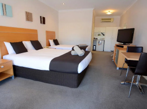 Golden Reef Motor Inn