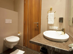 Hotel Le Roi Haridwar @ Har Ki Pauri Road