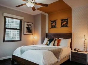 Tremont Hotel by SB at Chicago Magnificent Mile