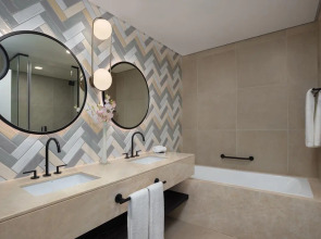 Курортный отель Sofitel Al Hamra Beach Resort