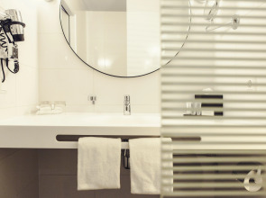 Carlton Square Hotel