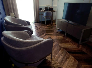 De Bonart Naples, Curio Collection by Hilton