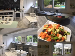 Sixteen Guest House on Main