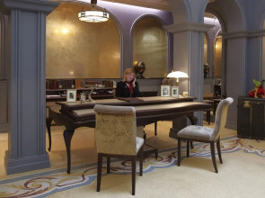 La Clef Louvre Paris by The Crest Collection