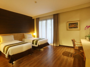 Отель Grand Whiz Nusa Dua