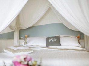 Nika Island Resort & Spa