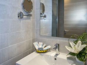 Отель HOVIMA La Pinta Beachfront Family