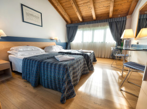 West Point Airport Hotel