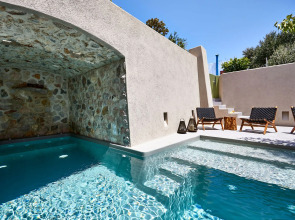 Aeon Suites - Adults Only