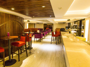 Holiday Beach Hotel Danang