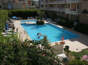 Residence with pool on the promenade