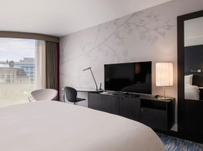 Renaissance Paris Arc de Triomphe Hotel