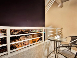 Амери Плаза