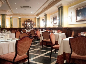 Отель Reina Cristina