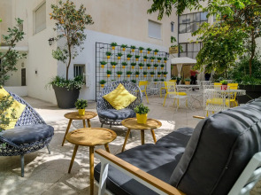 The White House Hotel at Dizengoff Square