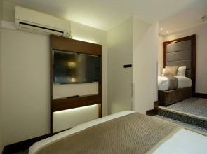 Hyde Park International