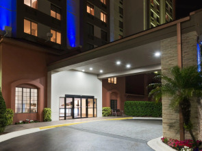 Holiday Inn Express & Suites Nearest Universal Orlando by IHG