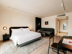 The StandardX Bangkok Phra Arthit