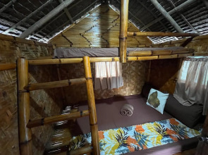 On Board Panglao Beach Hostel and Resort