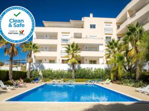 A04 - Large Modern 1 bed Apartment with pool by DreamAlgarve
