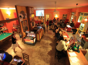 Sunflower Beach Backpacker Hostel