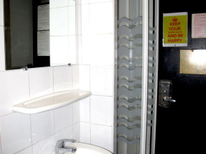 Peace & Love - Hostel