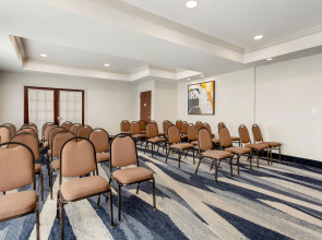 Comfort Suites East Brunswick - South River