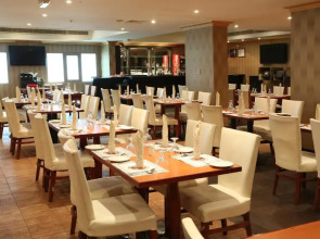 Monroe Hotel & Suites