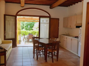 Resort with pool in Riparbella