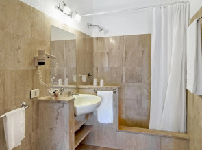 Отель Montholon Paris