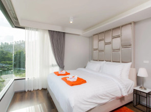 6th Avenue Surin Beach