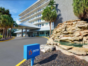 Motel 6 Cutler Bay, FL