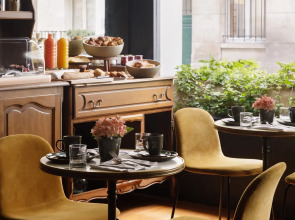 NEWHOTEL REPUBLIQUE (ex Albert's Hotel)