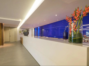 Four Views Monumental Lido