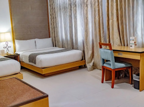 Crown Regency Courtyard Resort