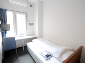 Sakura Hotel Jimbocho - Hostel