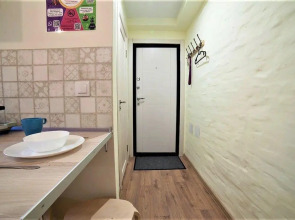 Диван и чемодан на улице Сибиряков-Гвардейцев