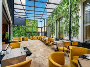 Les Ambassadeurs Marina Hotel & Casino