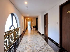 Crown Nguyen Hoang Hotel