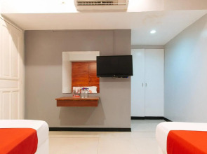 RedDoorz near Bambang Station