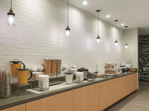 La Quinta Inn & Suites by Wyndham New Orleans Downtown