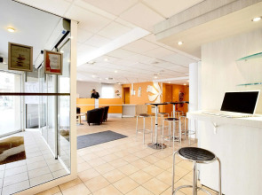 Premiere Classe Paris Ouest - Pont De Suresnes