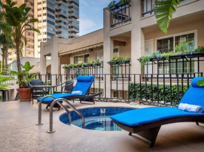 Beverly Hills Plaza Hotel & Spa