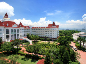 Hong Kong Disneyland Hotel